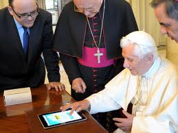 pope using ipad
